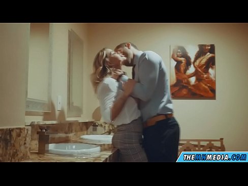 ❤️ Wann eng Busty Blond Iech an engem ëffentlechen Toilette verféiert ❤❌ Häre Porno op lb.sexvideosex.top ☑